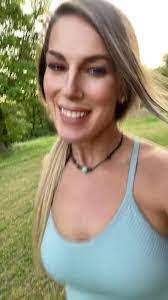 Carrie Braswell's Instagram, Twitter & Facebook