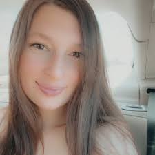 EASY CARROT PIZZETTE! 🍕Ingredients for the pizza base:• 200g (1 1/4 US  cup) carrots, peeled and cooked• 180g (1 1/2 US cup) self-raising flour (or  plain/wholemeal flour mixed with 2.5 teaspoons of