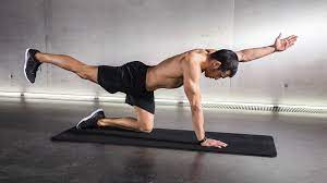 Tu vas pouvoir te muscler les dorsaux, façon superman ! 6 Exercices Pour Un Dos Puissant
