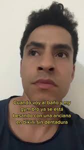 Mujer Madura Se Besa Con Hombre Sin Dientes