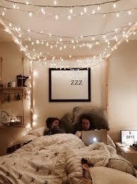 Una stanza è molto grande e spaziosa, dotata di letto matrimoniale, un letto singolo, grande. Vsco Stay Snuggled Up In My Bed Forever Plz You Two Kayleyodom Ideias De Decoracao De Quartos Decoracao Quarto Pequeno Ideias De Decoracao Quarto