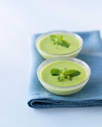 Veloute A La Courgette Pour 4 Personnes Recettes Elle A Table Recette Recettes De Cuisine Soupe Verte Veloute