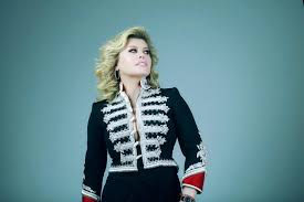 În vârstă de 50 de ani, loredana groza spune adevărul despre operațiile estetice și trucurile de înfrumusețare. Loredana Groza Total SchimbatÄ DupÄ Un Lung Èir De OperaÈii Estetice Cum A Ajuns SÄ Arate Acum Foto Impact