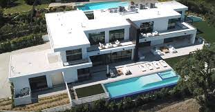 One can only expect great things from david, and we have to be honest, his house is to die for! Take A Look Inside David Dobrik S Brand New 9 5m La Mansion