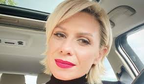 Maybe you would like to learn more about one of these? Katerina Karabatoy Lygise On Air Molis Akoyse Th Fwnh Ths Mhteras Ths Video