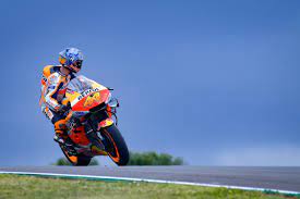 Helm pol espargaro 2021 minion. Pol Espargaro Pilih Ditemani Minions Dalam Menyambut Motogp Italia 2021 Semua Halaman Sportfeat Com