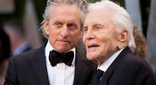 Kirk Douglas lascia il patrimonio in beneficenza, niente al figlio Michael