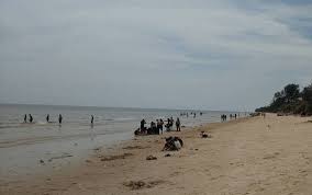 Gratis untuk komersial & pribadi. Pantai Ujung Pandaran Diserbu Warga Usai Ditutup Sejak 30 Desember 2020