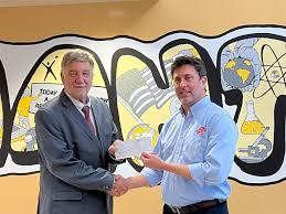 Jersey Mike's donates $3.7K to Manteo High School, Day of Giving for local  charities this Wednesday