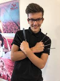 Thibault 16ans Eleve En Cap Coiffure 2eme Annee Ecole Des Metiers De La Coiffure