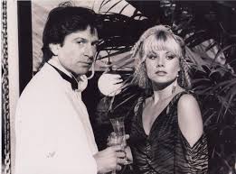 Dempsey, a tough nypd cop, is sent to a london undercover police unit teamed up with the sophisticated, sexy, blonde makepeace. Dempsey Makepeace On Twitter New Press Image Added To The Fansite With Incorrect Spelling Of Msglynisbarber Http T Co J48via8mws Http T Co Nouvy0kyon Twitter