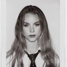 Best AI Chat Character Anna Shumate: Explore Profiles & User  comment|Polybuzz AI Chat