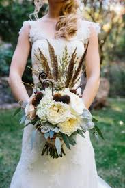 There're lots of options to add an extra texture to flowers and. 23 Textural Wedding Bouquets With Feathers Weddingomania