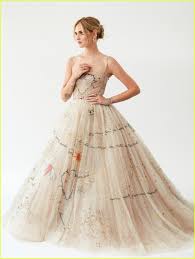 ˈkjaːra ferˈraɲɲi, is an italian entrepreneur, fashion blogger, influencer, and designer who has collaborated with fashion and beauty brands. Fashion Blogger Chiara Ferragni Shares Gorgeous Wedding Pics Photo 4138260 Chiara Ferragni Fedez Wedding Wedding Pictures Pictures Just Jared