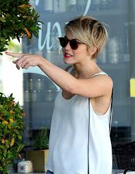 Here are top 12 hough's hairstyles with short hair. Julianne Hough In Denim Shorts At Cuvee Los Angeles February 2014 Julianne Hough Short Hair Short Hair Styles 2014 Short Hair Styles