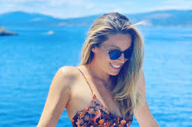 Ancient greece was our inspiration, which was based on ancient greek times and the factors of the greek civilization. H Marietta Xroysala Me Mayro Mpikini Sth Mykono Kalhmera Aspronhsi