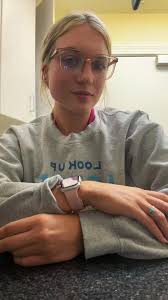 the pinky is always the first to go 😭#fyp #fallnails #traumatomyphalanges