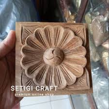 Merupakan produk terbaru zahra furniture jepara ini diproduksi menggunakan bahan baku kayu. Ukiran Tempel Furniture Bunga Matahari Shopee Indonesia