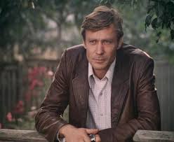 Родился александр михайлов в бурятском посёлке в 1944 году. Aleksandr Mihajlov Molodaya Zhena I Vnebrachnaya Doch Sovetskogo Aktera Florans Yandeks Dzen