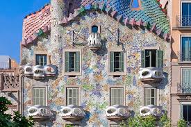 From the outside the façade of casa batlló looks like it has been made from skulls. Gaudi S Casa Batllo Fast Track Ticket With Audio Guide 2021 Barcelona