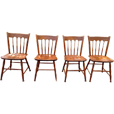 This Set Of 4 Solid Cherry Windsor Dining Chairs Was Made By Baumritter Ethan Allen This Classic Vintage Mid Centu Windsor Dining Chairs Maple Chair Chair