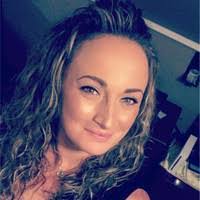 Julie Chartier's Instagram, Twitter & Facebook