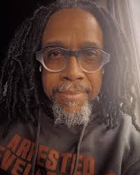 𝐇𝐚𝐩𝐩𝐲 𝟓𝟔𝐭𝐡 𝐁𝐢𝐫𝐭𝐡𝐝𝐚𝐲 𝐒𝐏𝐄𝐄𝐂𝐇💜💜🎶💜💜 Todd Thomas is  a rapper and a musician. He is a member of the group Arrested Development.  Songs include, People Everyday, Tennessee and Mr. Wendal.