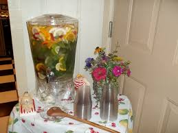 Edible flowers to spruce up a fresh citrus salad. Edible Flowers List 5 Plants For Culinary Creations Countryside