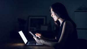 The Scary Way Blue Light From Your Phone Can Affect Your Eyes And Vision Eye Health Eye Strain Eyes