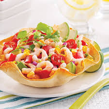 Salade De Crevettes Nordiques En Fleurs De Tortilla Recettes De Cuisine Salade De Crevettes Cuisine Et Vin