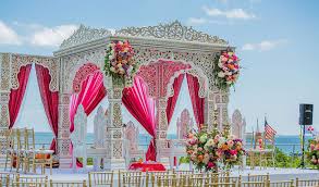 Best decor props for a royal mughal theme wedding. Https Www Thefusiondecor Com Blog Wedding Theme Ideas Pick The Right Theme For Your Wedding