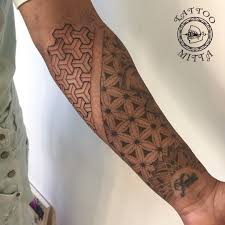 This is the only album by the band not to feature drummer tommy lee, who left the band a year before, and was replaced by former ozzy osbourne drummer. Tattoo Mitta Half Healed Half Fresh Tattoo On The Bro Facebook