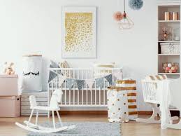 Beim babyzimmer einrichten gibt es eine riesige auswahl, von der wiege mit und ohne himmel, bis hin zu einem gemütlichen bettchen. Kinderzimmer Einrichten Diese Fehler Sollten Eltern Vermeiden