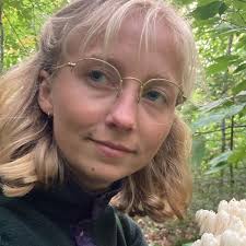 Jo Robertson's Instagram, Twitter & Facebook