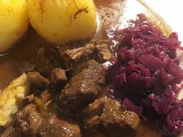 Hirschgulasch 1 2 3 Hirschgulasch Rezept Mit Bild Rezept Hirschgulasch Rezept Rezepte Gulasch