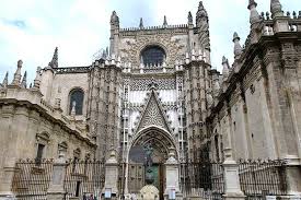 Eleonora voleva andare a trovare una sua amica in erasmus a siviglia, e io e agata ci siamo aggregate spudoratamente. Esterno Cattedrale Di Siviglia Hisour Ciao Cosi Sei