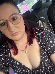 Too beautiful of a day to spend it indoors. 🐾🎾