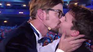 Heute schmunzeln wir mal über euch. Schweiz Von Blunt Bis Rigozzi Promis Kampfen Gegen Homophobie Glanz Gloria Srf