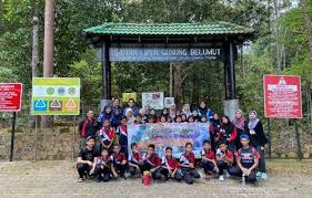 Air sungai sebagai salah satu bentuk air di permukaan tanah perlu dikelola. Kajian Pengukuran Kualiti Air Pelajar Fkaab Kongsi Ilmu Bersama Pelajar Sekolah Berita Uthm