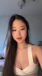 Hillary Fazendo A Boca Ficar Menor