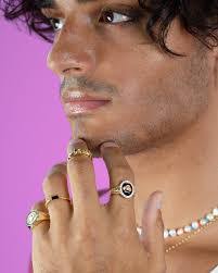 Kimberly Ring's Instagram, Twitter & Facebook