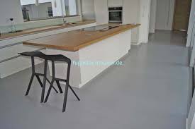 Kuchenboden Ohne Fliesen Fugenlos Aus Zement Gespachtelt By Fugenlos Modern De Kuchenboden Modern Wohnen