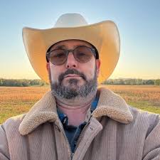 I may be the only person in the photo, but 7 other incredible people helped  our team win Team of the Month for May! 🤩 Thank you for the reconigition  CoStar Group. |