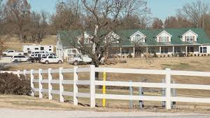 Josh, anna and their six children appear to live in a warehouse on patriarch jim bob's property credit: Homeland Security Agents Raid Duggar Home In Arkansas Wreg Com