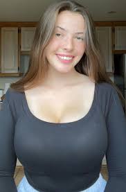 Jazmine singing. Im 🥰 - Reddit NSFW