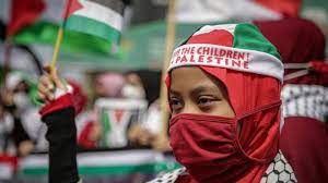 Dan memelihara solidaritas umat islam dalam mendukung perjuangan kemerdekaan palestina. 9pi7prqo Oqirm