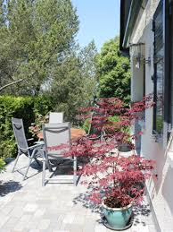 Damit sie auch bei wind und regen entspannt draußen sitzen können, ist eine hochwertige überdachung ihres sitzplatzes unerlässlich. Sitzplatzgestaltung Volz Gartengestaltung