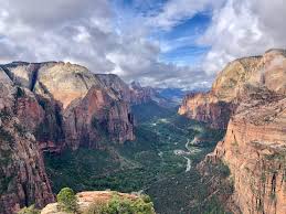 A Break In The Clouds At The Summit Of Angel S Landing Zion National Park Ut Beau Angels Landing Zion National Park Angels Landing Zion Zion National Park
