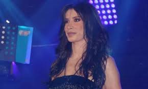 Η stefania μέσα από το νέο της τραγούδι mucho calor συνεχίζει να τιμά τις ελληνικές ρίζες της Paola Newsbomb