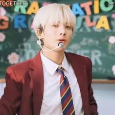 Unless you've got a time machine, that content is unavailable. 210118 Txt Crown Japanese Version Performance At Cdtv Live Live Di 2021 Foto Selebriti Selebriti